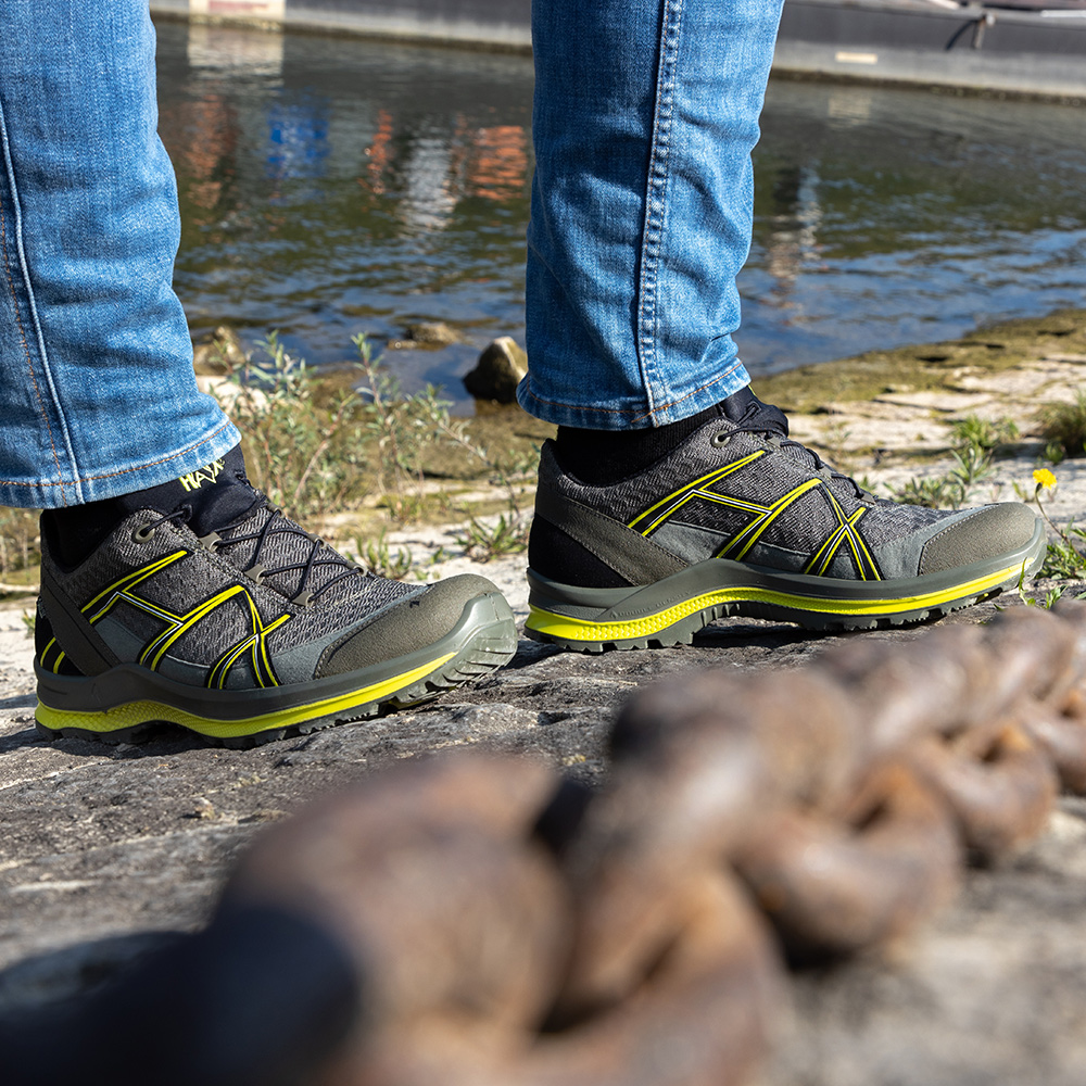 330105_black_eagle_adventure_2-2_gtx_low_olive-citrus_act03_web 330105_black_eagle_adventure_2-2_gtx_low_olive-citrus_act03_web01910