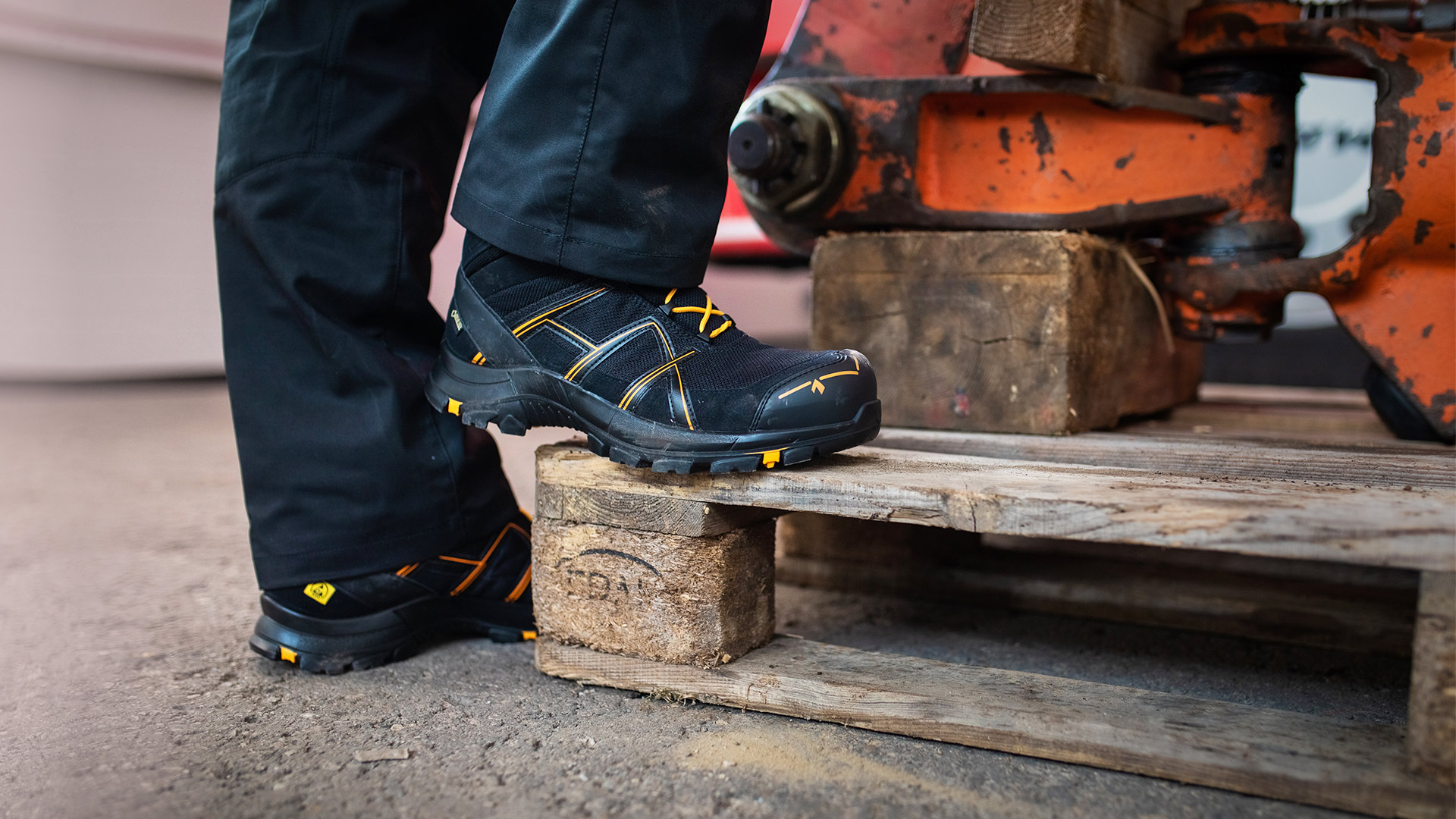 610017_black_eagle_safety_40-1_mid_black_orange